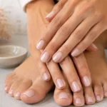 Ongle rose poudré : inspirations et repères pour des mains (et pieds) impeccables